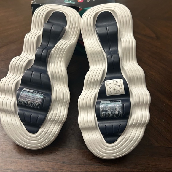 New Skechers Women's Foamies Massage Fit-Heartfelt Water Shoe, Navy/White, 6 - Picture 10 of 10